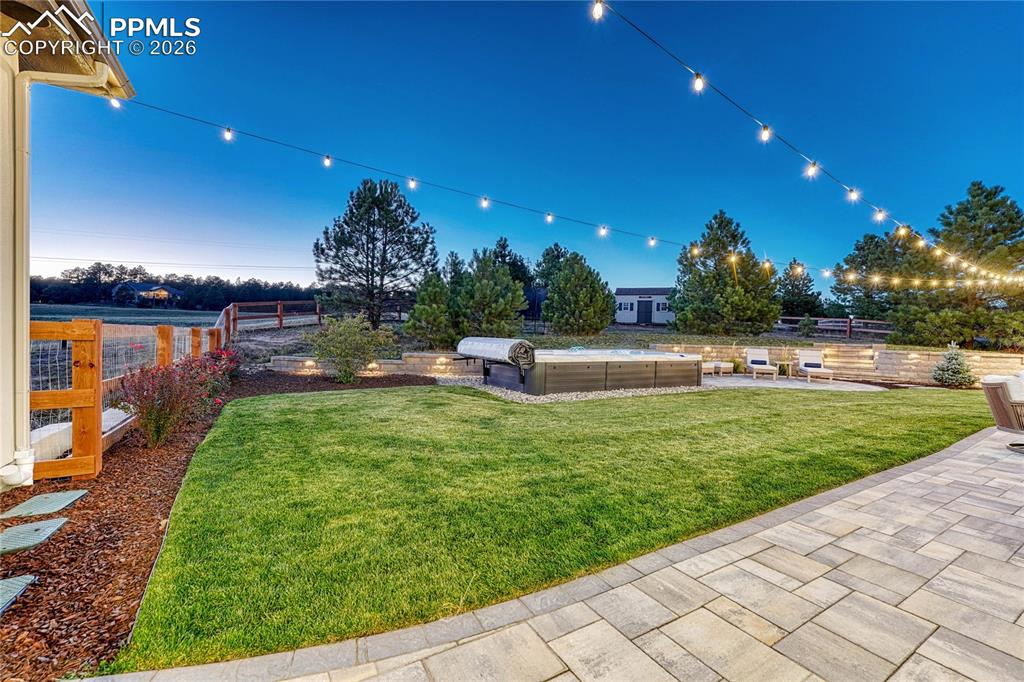 Image 44 of 50: Yard