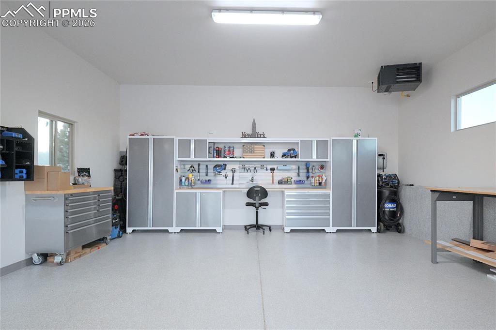 Image 49 of 50: Garage