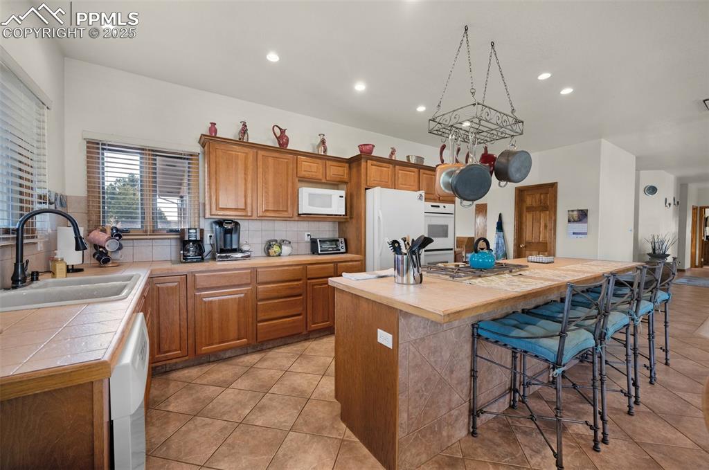 Image 10 of 34: Kitchen