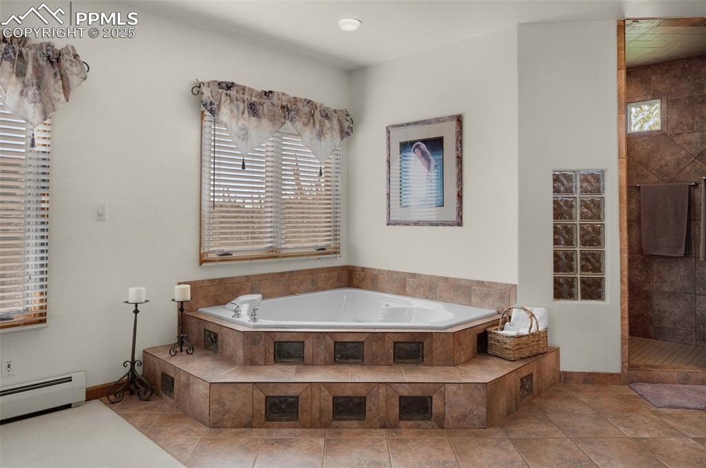 Image 17 of 34: Bathroom