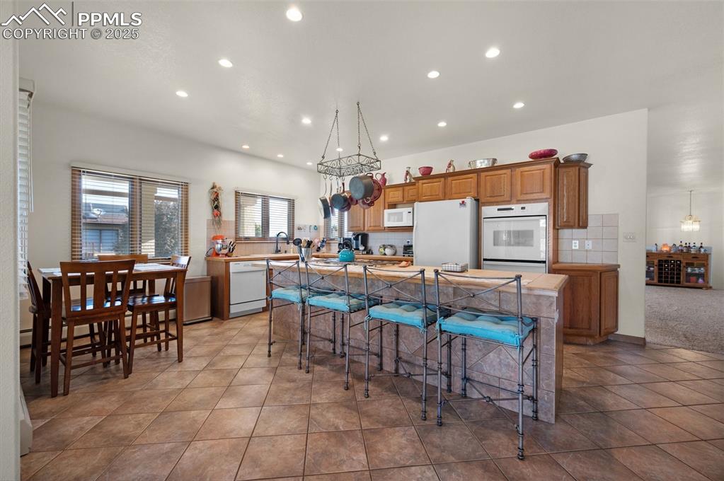 Image 9 of 34: Kitchen
