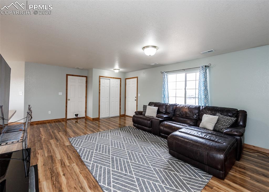 Image 6 of 32: Living Room