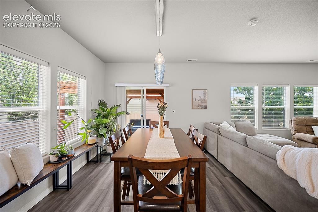 Image 12 of 40: Dining Area