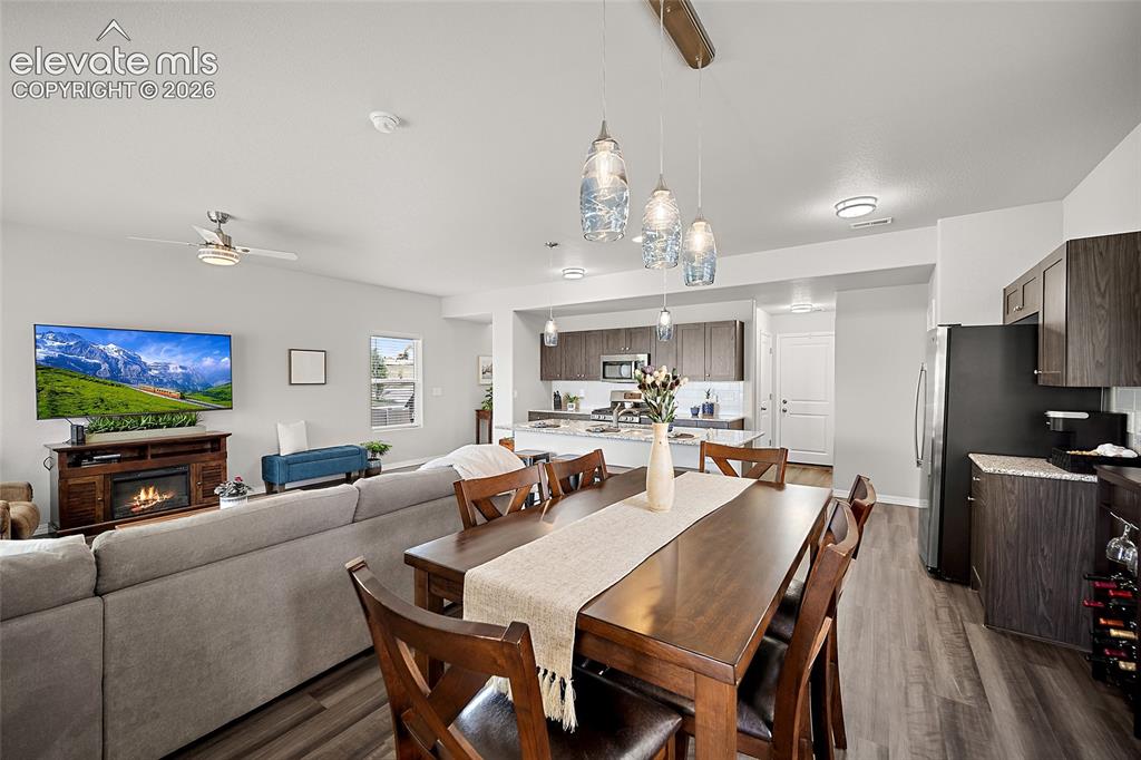 Image 13 of 40: Dining Area