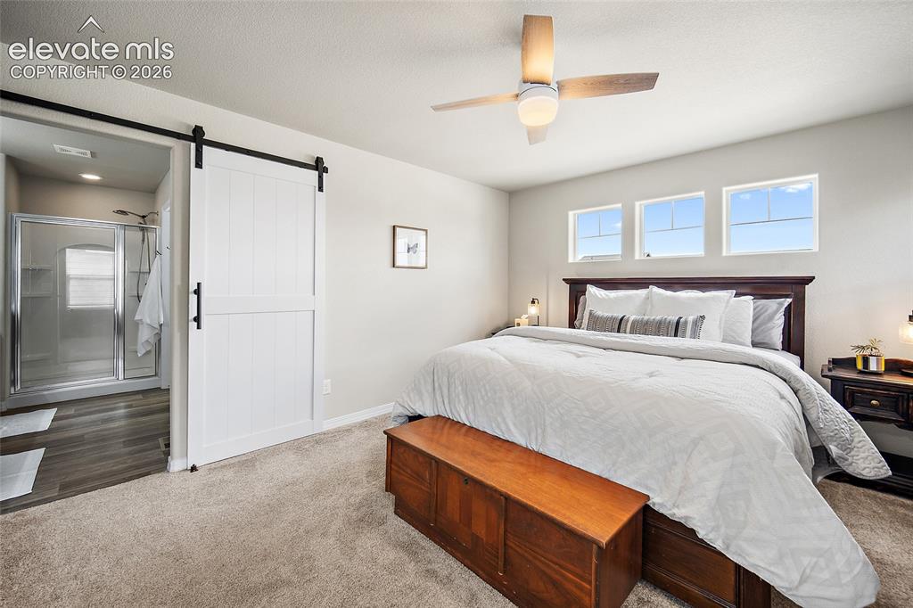 Image 17 of 40: Bedroom