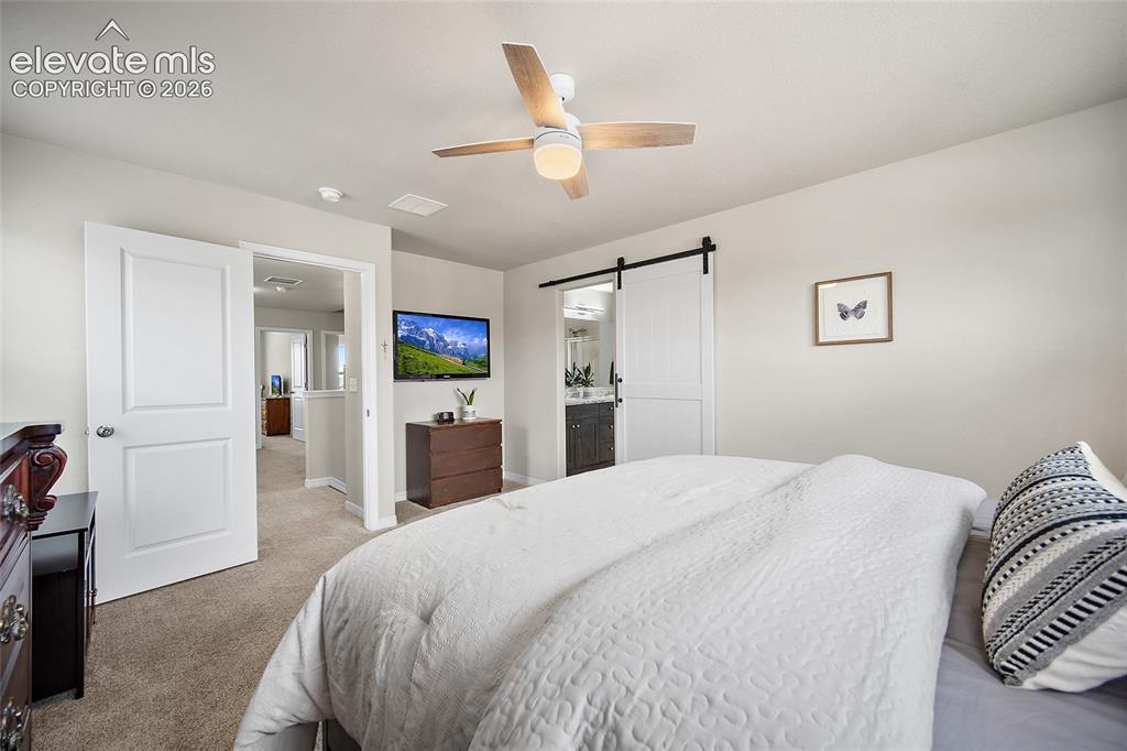 Image 18 of 40: Bedroom
