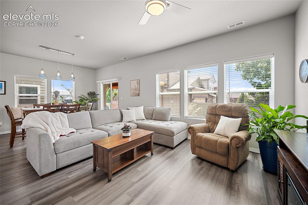 Image 5 of 40: Living Room