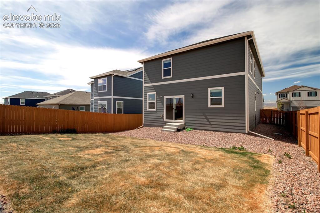 Image 32 of 35: Nice yard space
