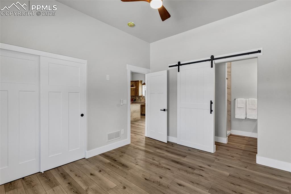 Image 18 of 44: Bedroom