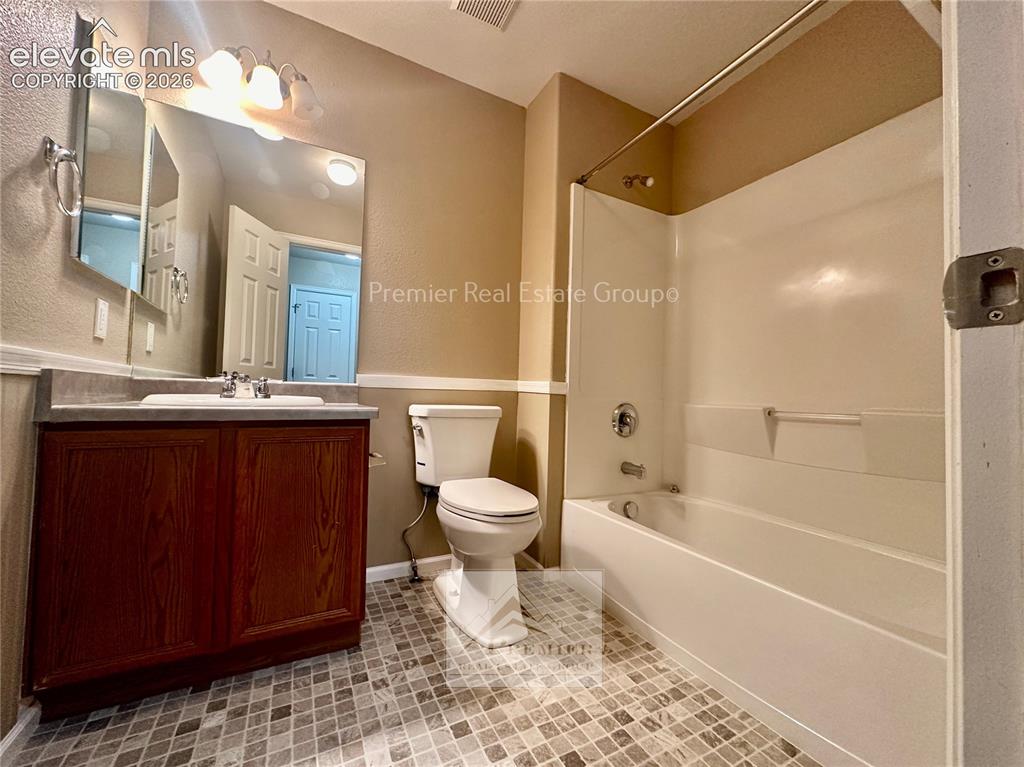 Image 12 of 15: Bathroom