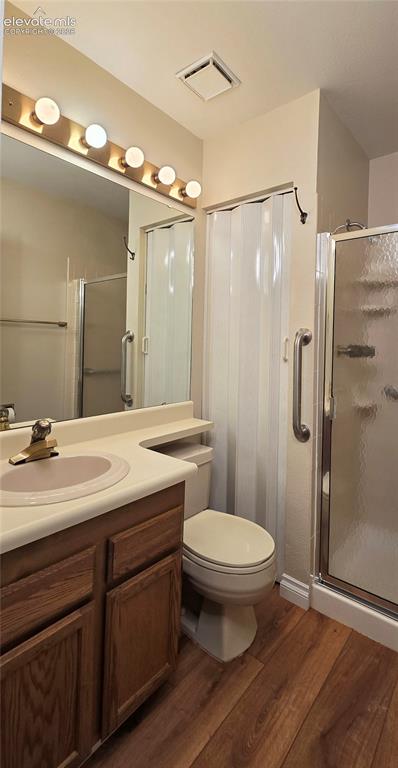 Image 21 of 34: Bathroom
