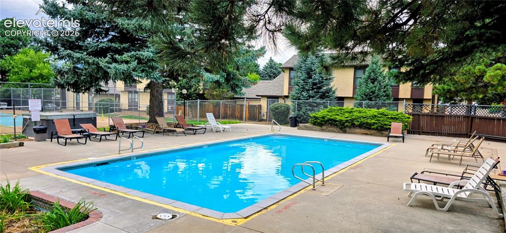Image 30 of 34: Pool