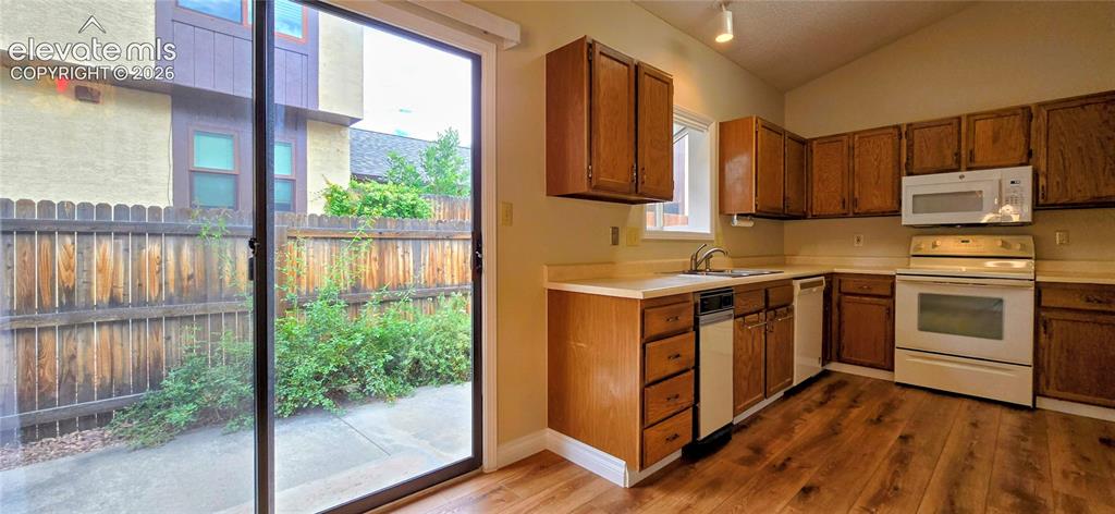Image 6 of 34: Kitchen