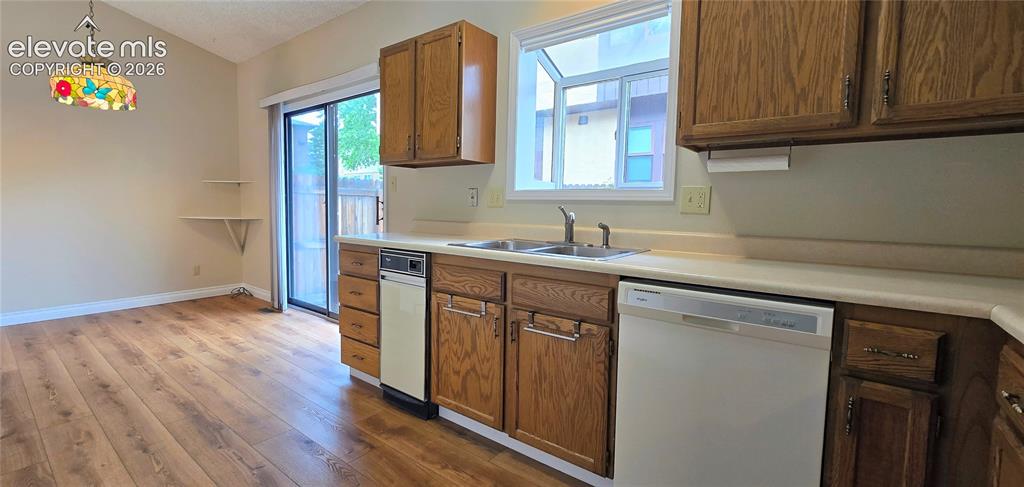 Image 7 of 34: Kitchen