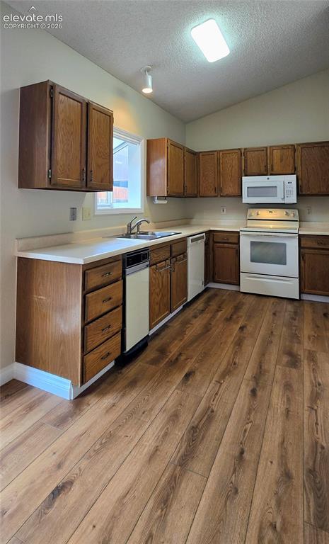 Image 8 of 34: Kitchen