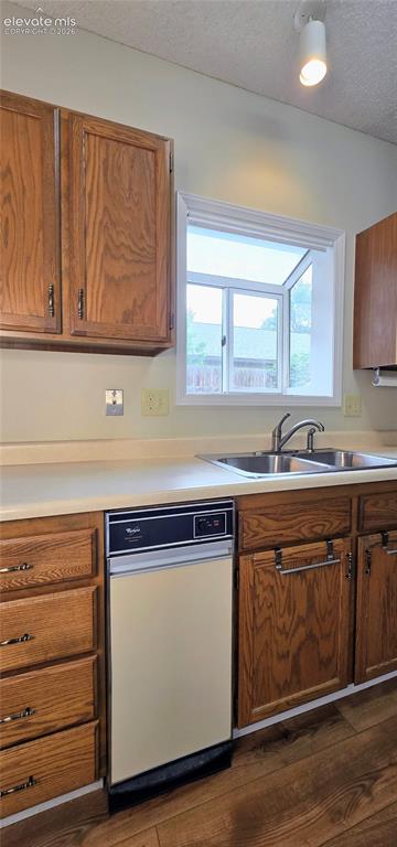 Image 9 of 34: Kitchen