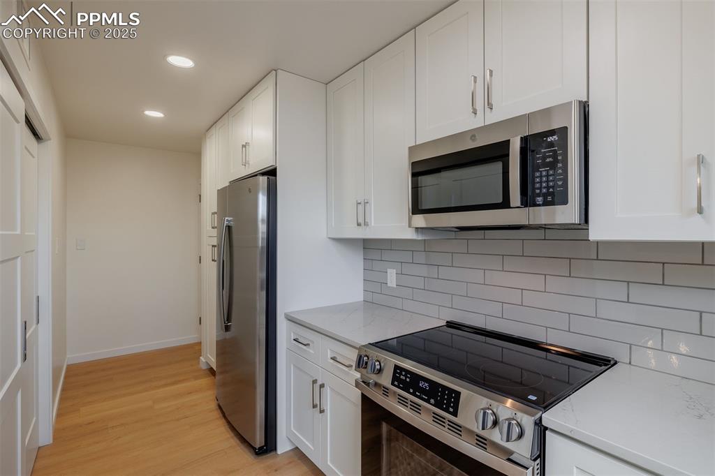 Image 14 of 34: Kitchen