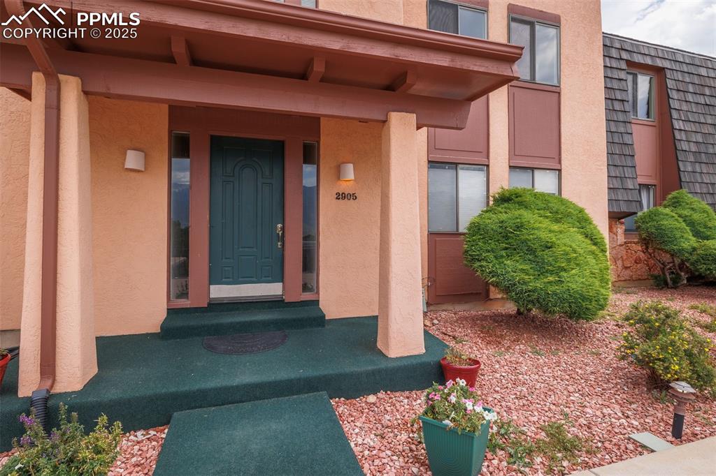 Image 32 of 34: Entry