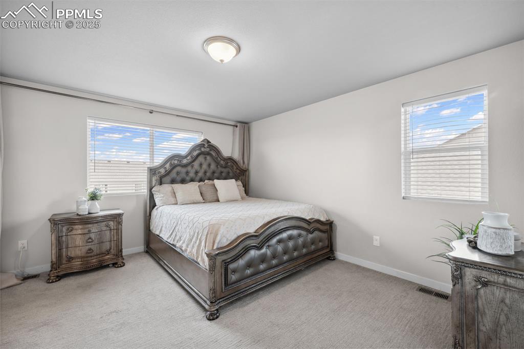 Image 12 of 23: Bedroom