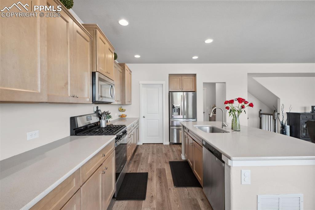 Image 9 of 23: Kitchen