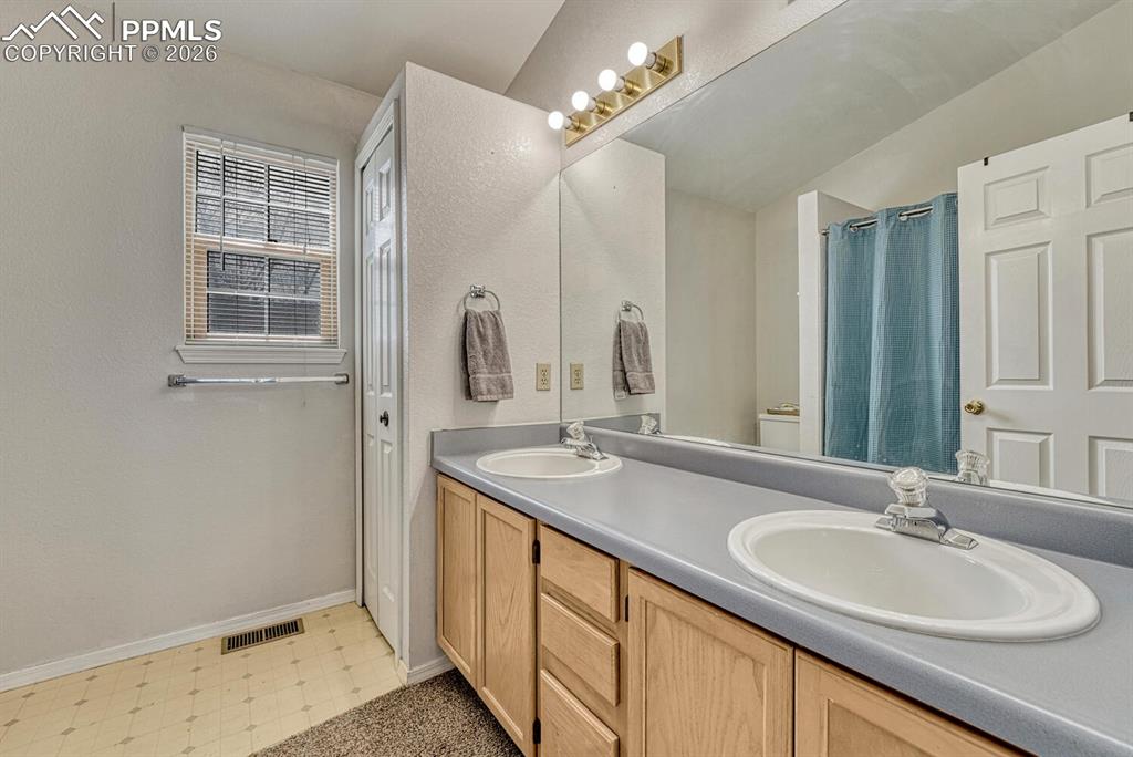 Image 15 of 40: Double vanities in master bath