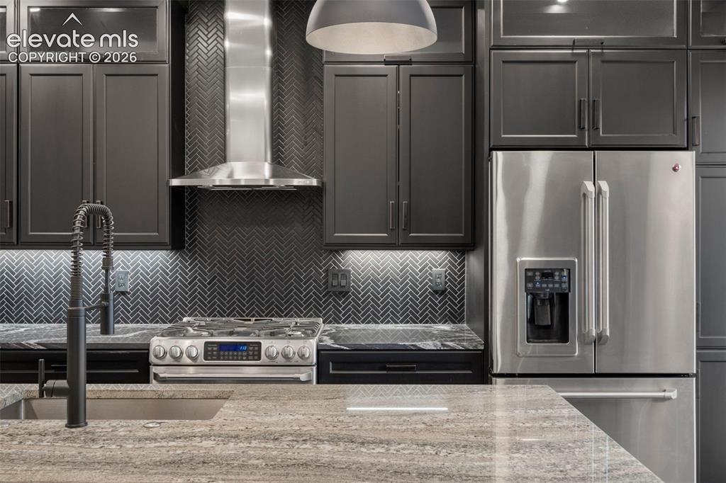 Image 11 of 34: Kitchen