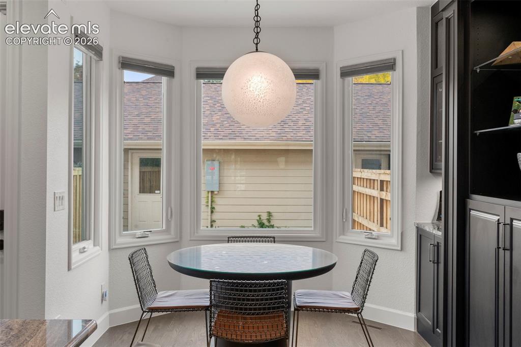Image 13 of 34: Dining Area