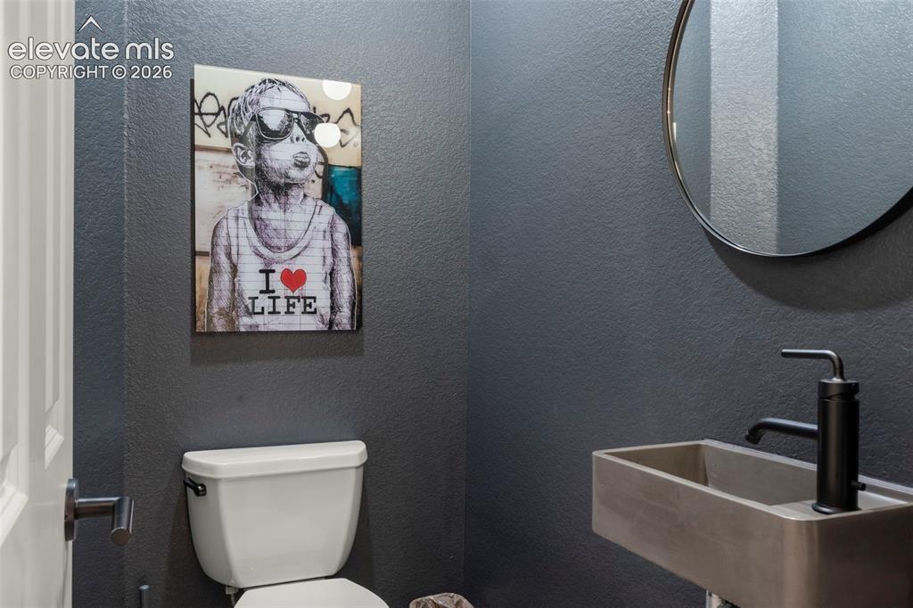 Image 15 of 34: Bathroom