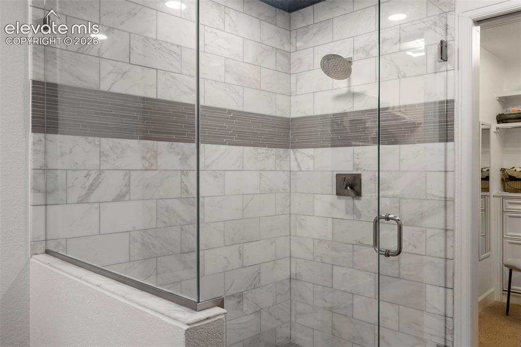 Image 22 of 34: Bathroom
