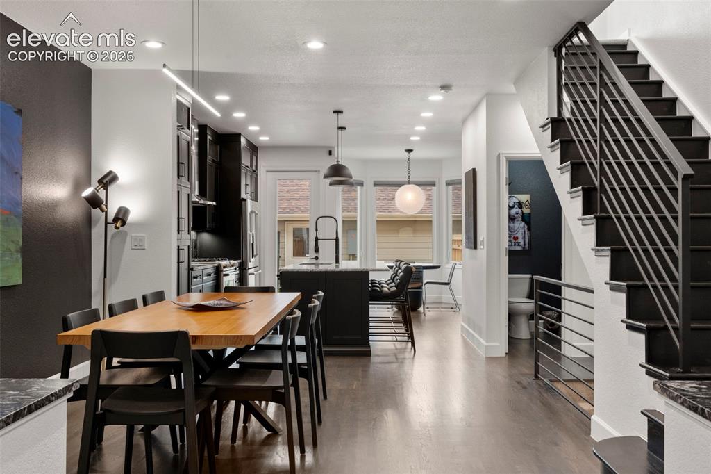 Image 7 of 34: Dining Area