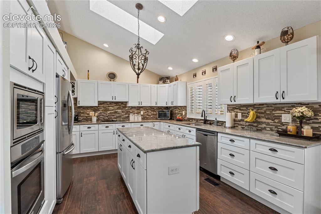 Image 18 of 44: Kitchen