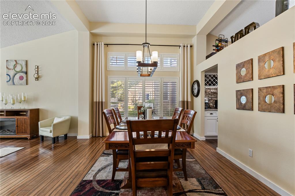 Image 22 of 44: Dining Area