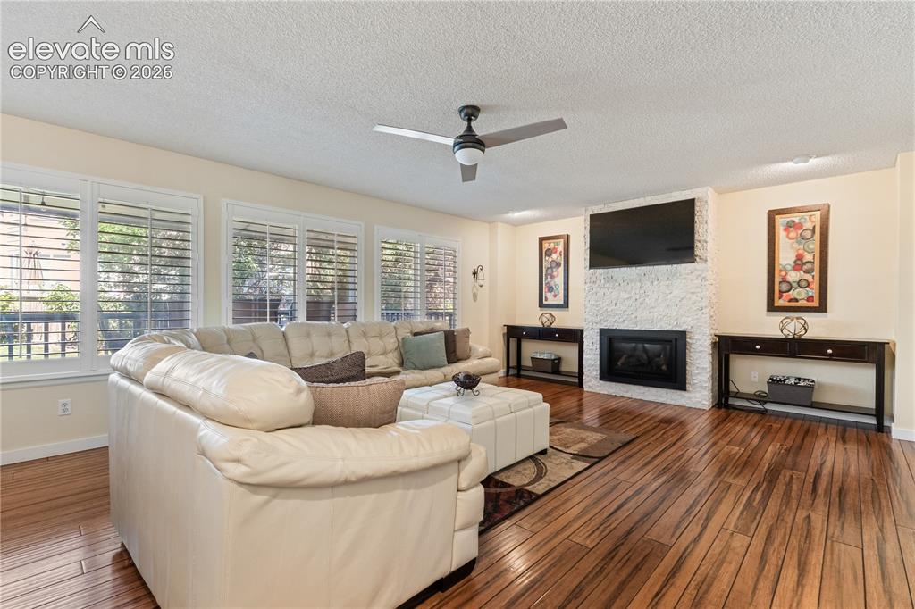 Image 9 of 44: Living Room