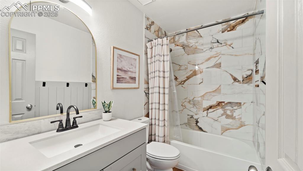Image 17 of 38: Fully remodelled bathroom! Stunning!