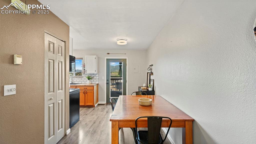 Image 6 of 38: Dining nook between the kitchen and living room.