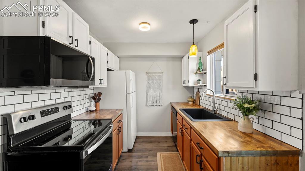 Image 8 of 38: Fully upgraded kitchen.