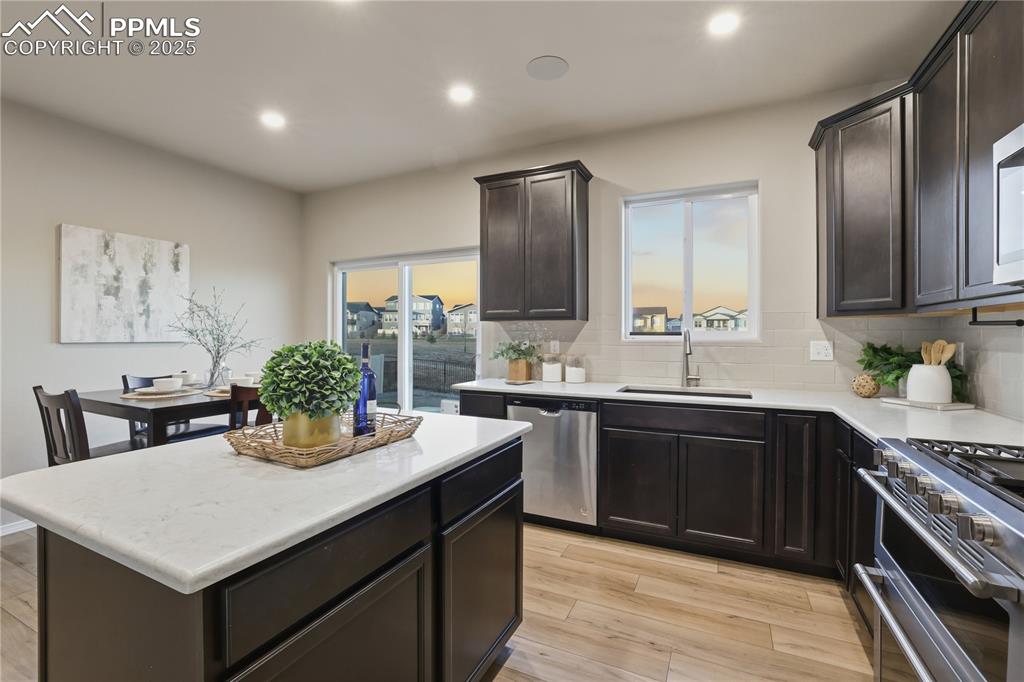 Image 16 of 28: Kitchen