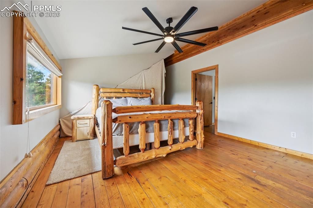 Image 21 of 42: Bedroom