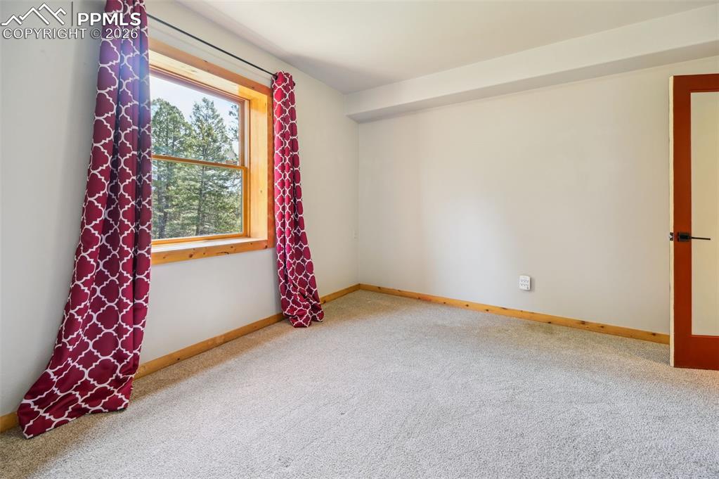 Image 28 of 42: Bedroom