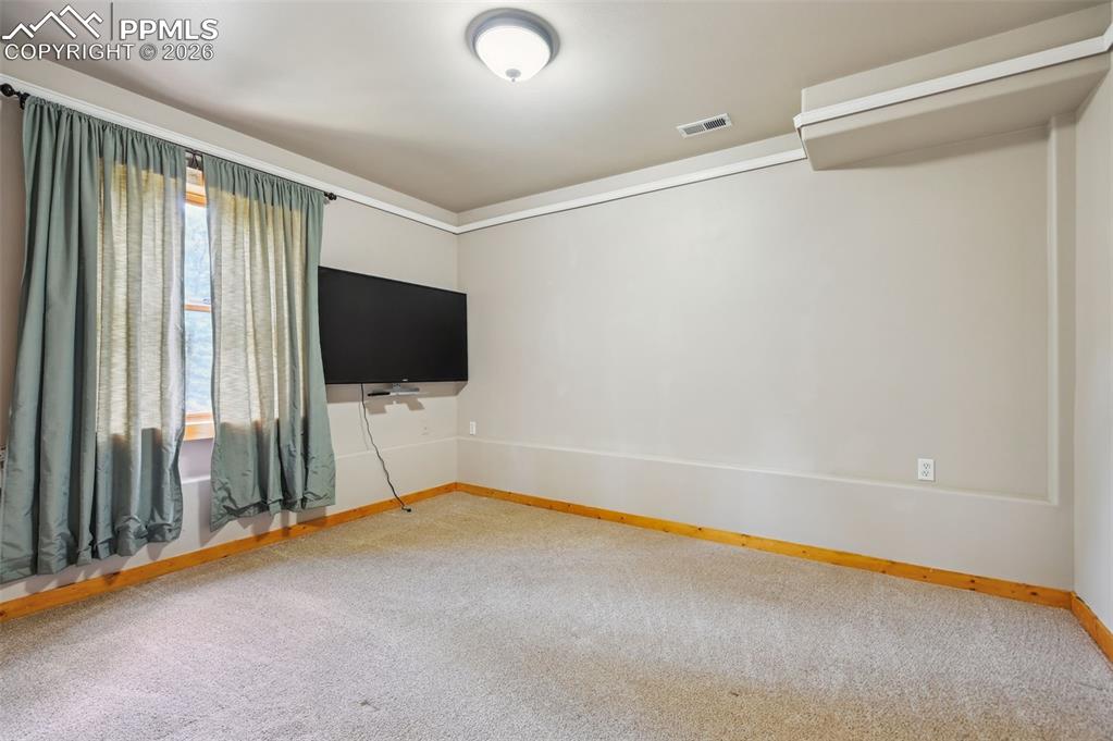 Image 31 of 42: Bedroom