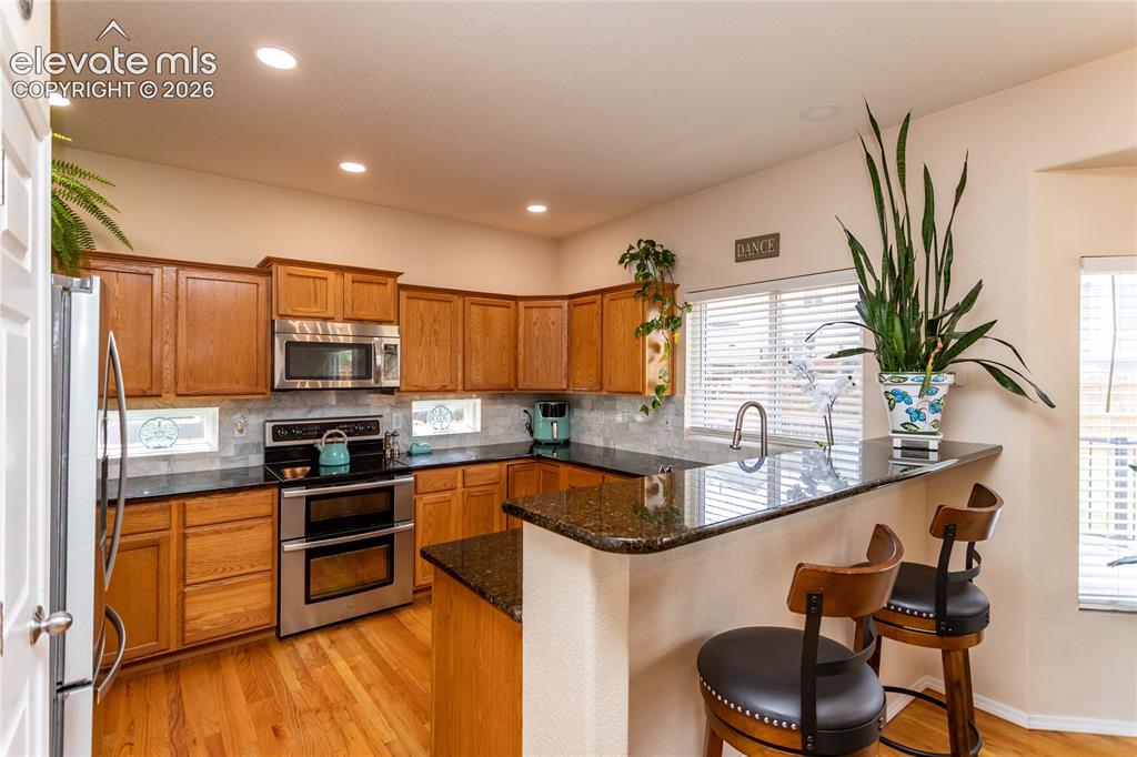 Image 12 of 50: Kitchen