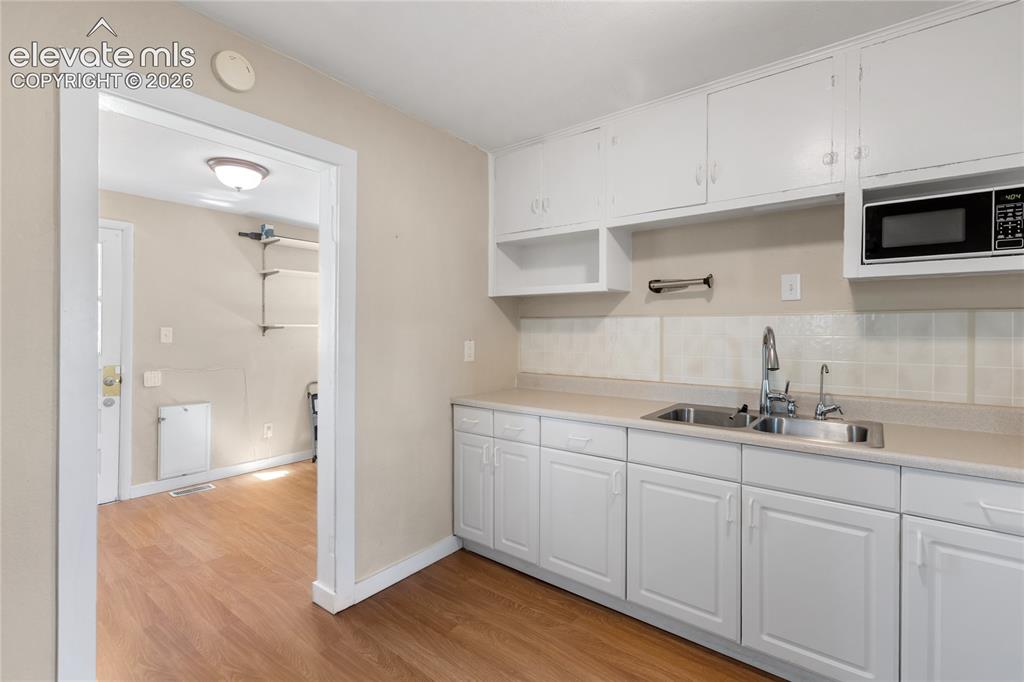 Image 13 of 29: Kitchen