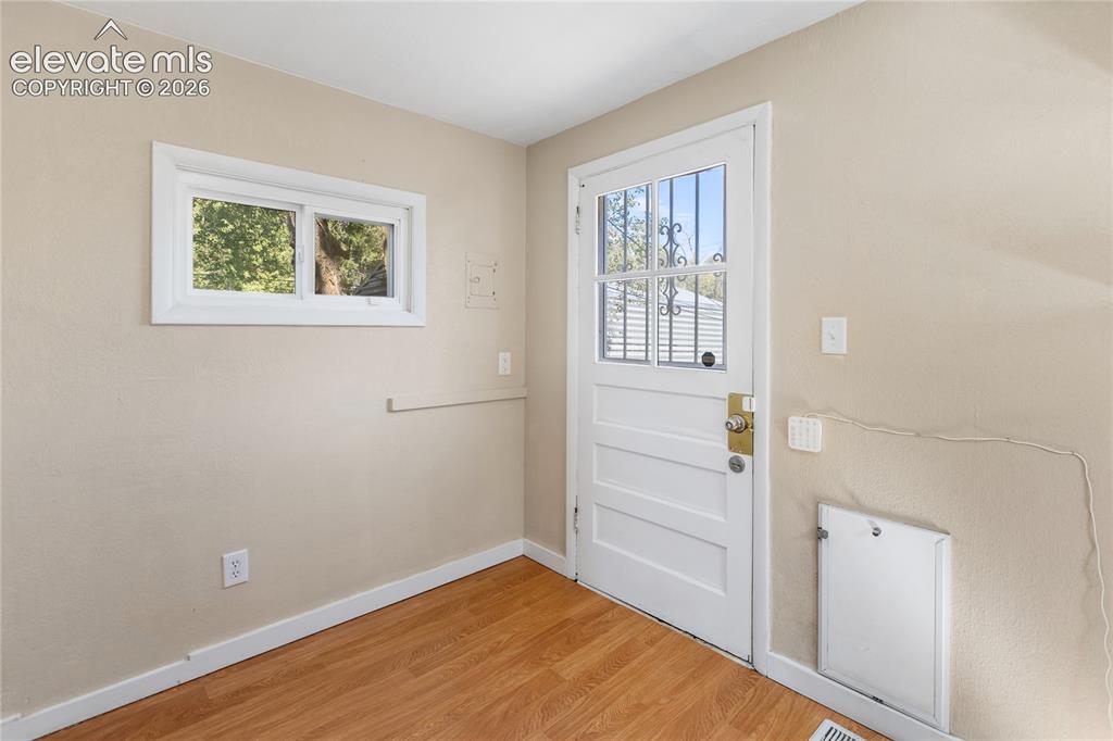 Image 19 of 29: Entry