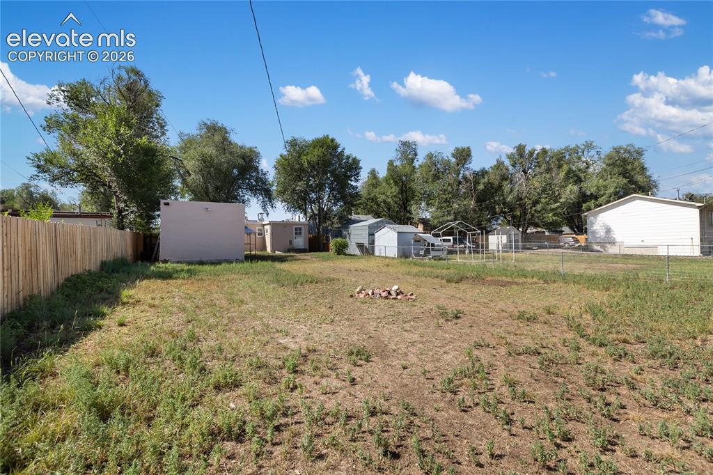 Image 6 of 29: Yard