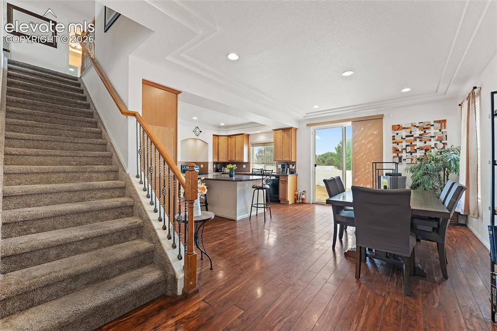 Image 4 of 37: Dining Area