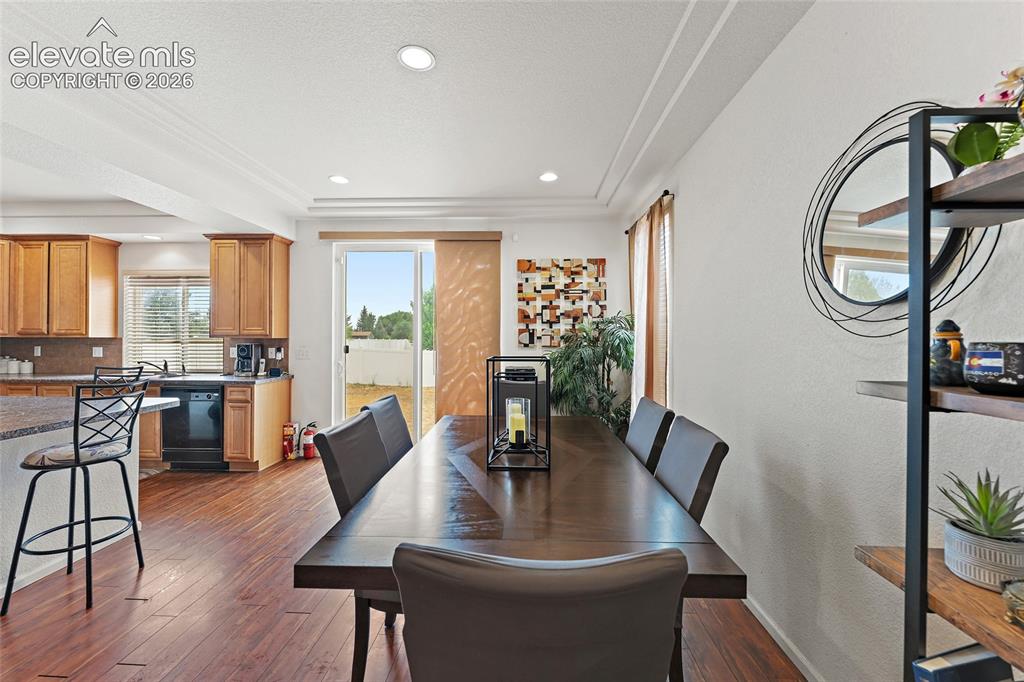 Image 5 of 37: Dining Area