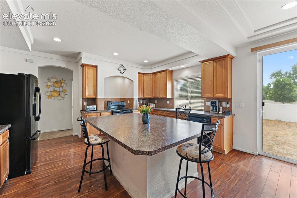 Image 6 of 37: Kitchen