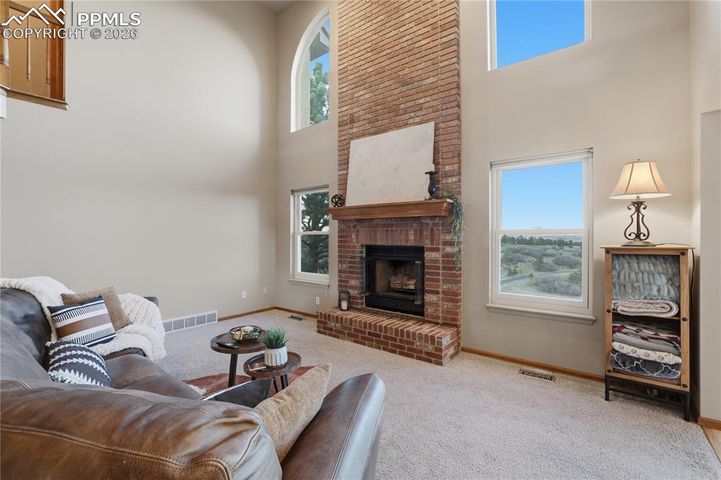 Image 16 of 50: Living Room