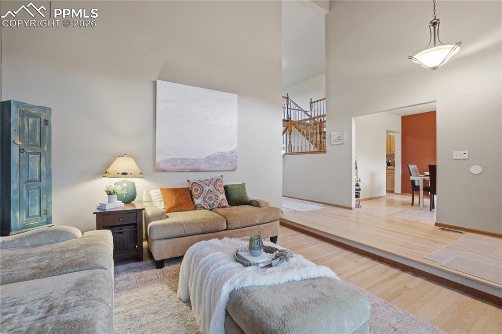 Image 18 of 50: Living Room