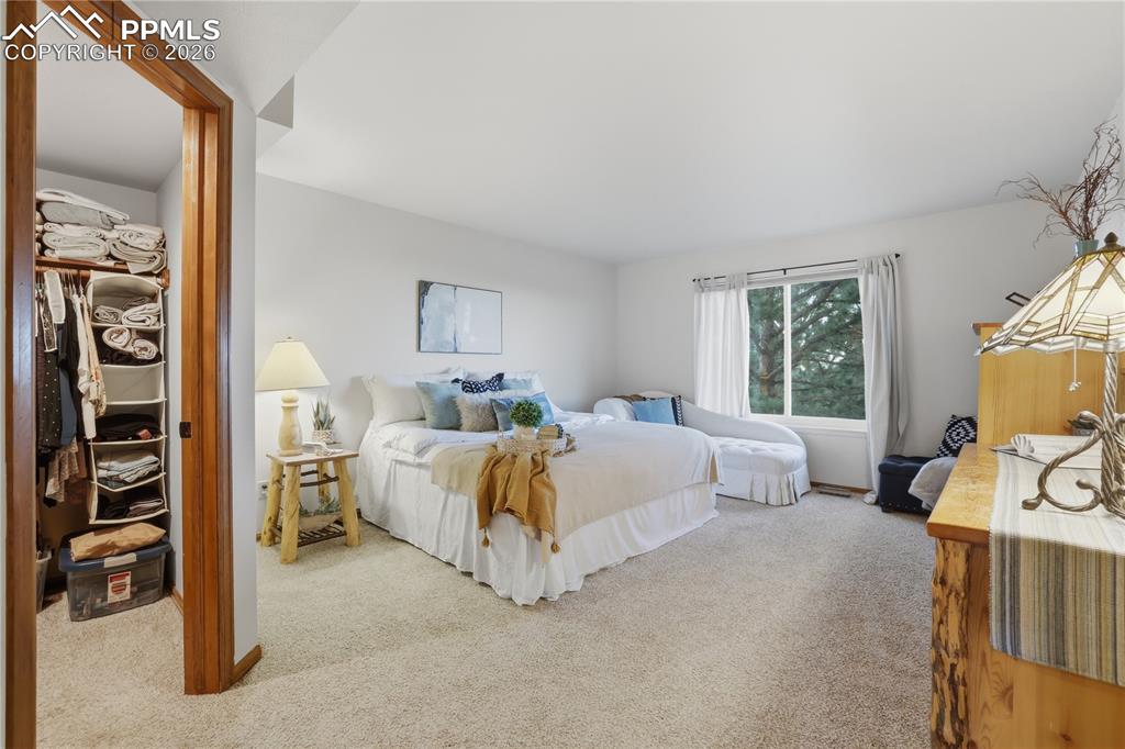 Image 22 of 50: Bedroom